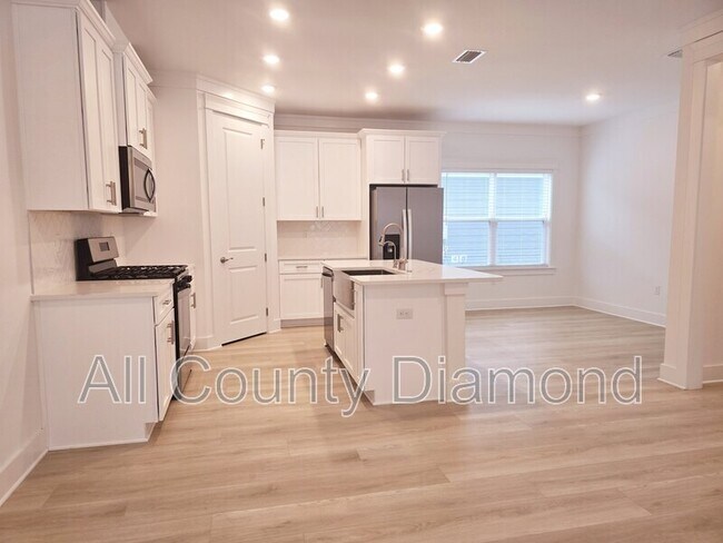 Building Photo - 816 Walsonham Dr