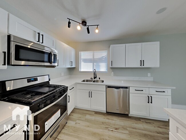 Building Photo - 3112 E Vegas Valley Dr