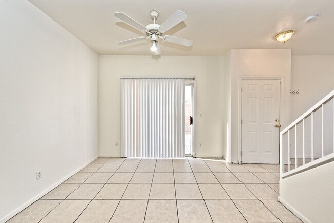 Foto del edificio - 1637 Cave Spring Dr