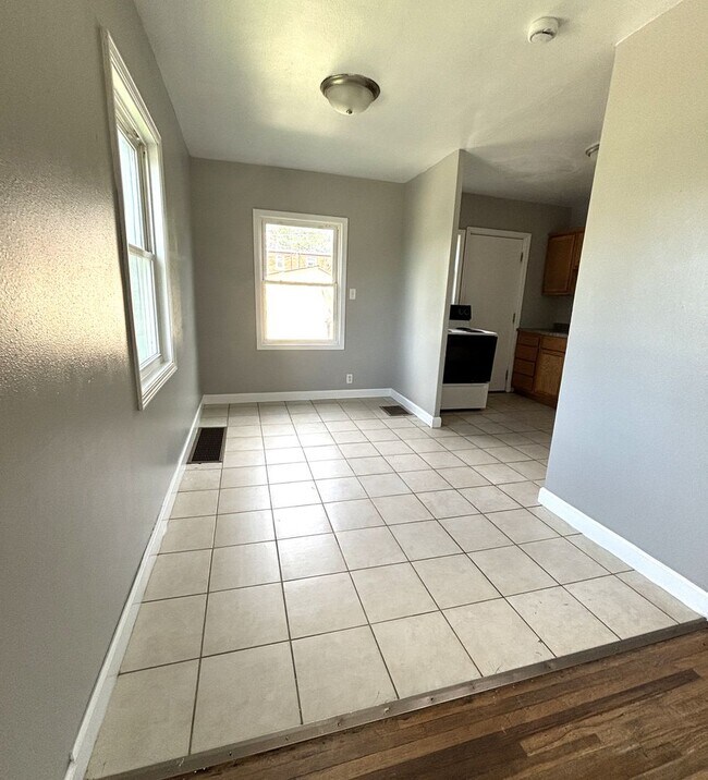 Foto del edificio - **RENT RECENTLY REDUCED!! ** Spacious 2 bedroom Townhouse for rent!!