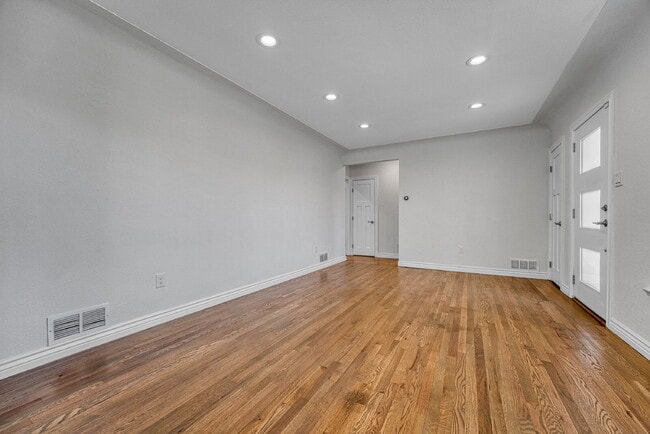 Foto del edificio - $3,695.00, $300 OFF First Months' Rent - 4 Bedroom, 3 Bath, Single Family Home in Denver with Fin...