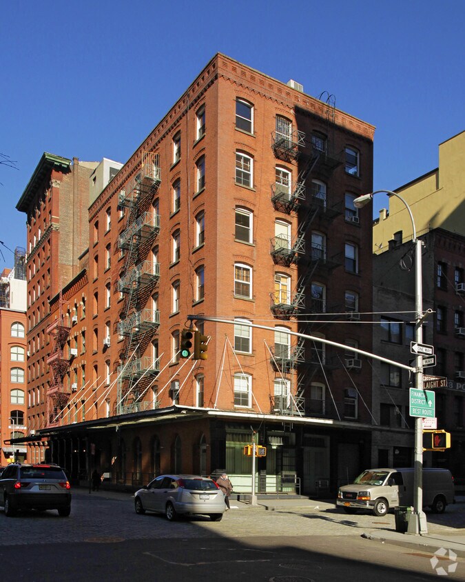 Building Photo - 424 Greenwich St