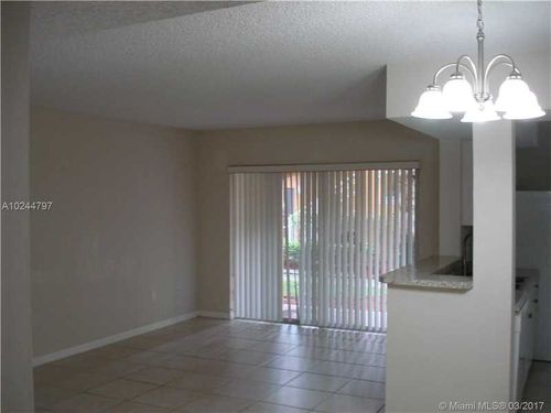 Foto del edificio - 9610 NW 2nd St