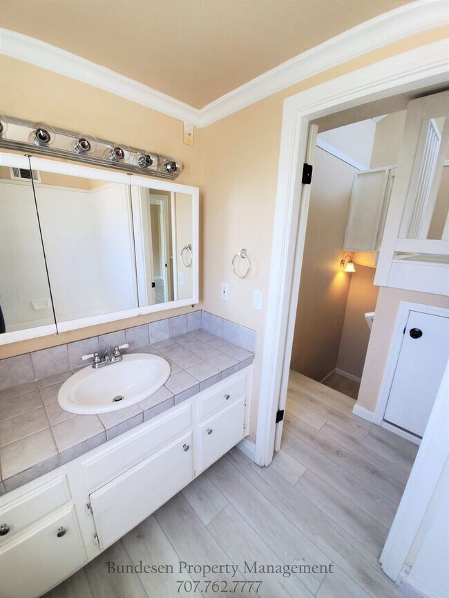 Foto del edificio - 3048 Yulupa Ave