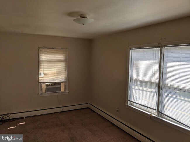 Building Photo - 1117 Carrington Ave