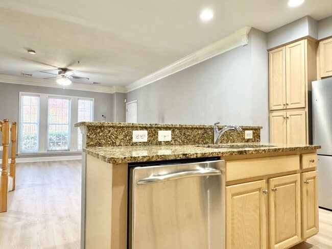 Building Photo - POTOMAC CLUB - TOWNHOUSE CONDO