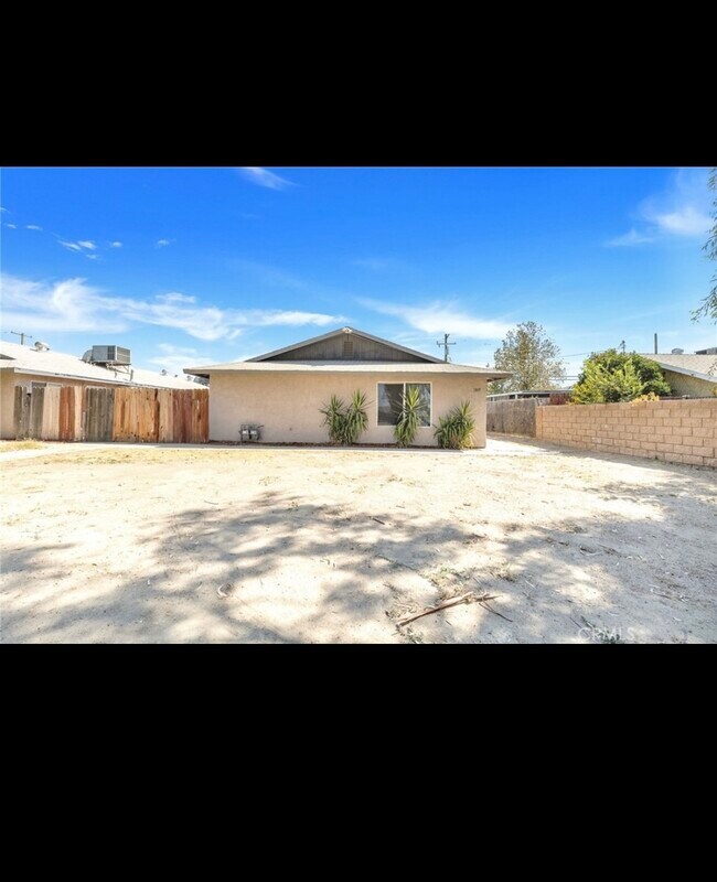 Building Photo - 1309 E Planz Rd