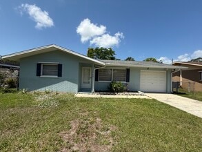 Front view, big front yard - 1740 W Lagoon Cir