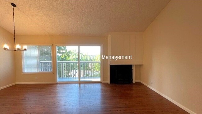 Building Photo - Concord Beautiful 4 bedroom 2.5 bathroom townhouse, 1496 sq ft available now!