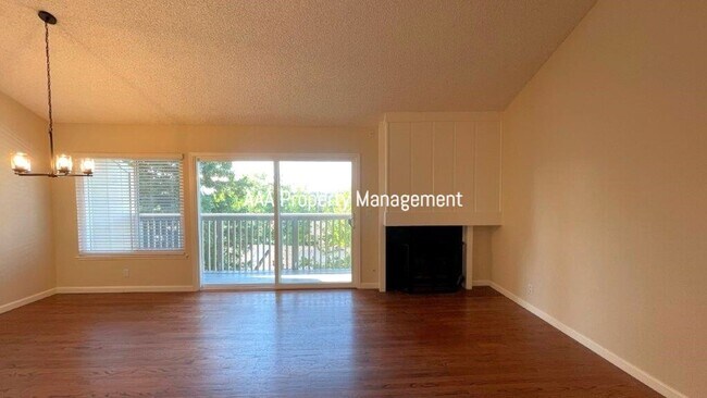 Foto del edificio - Concord Beautiful 4 bedroom 2.5 bathroom townhouse, 1496 sq ft available now!