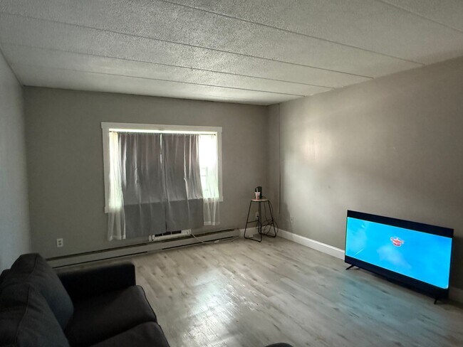 Foto del edificio - Oversized 2BR Apartment
