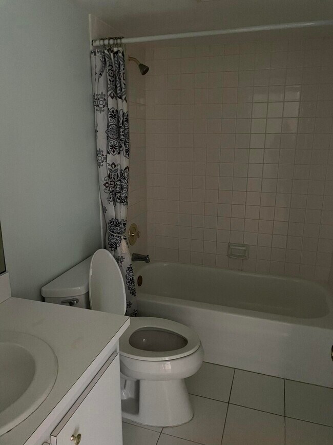 Foto del edificio - 689 NE 6th Ct