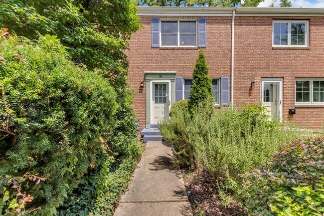 Foto del edificio - Charming townhome in the heart of Rosemont