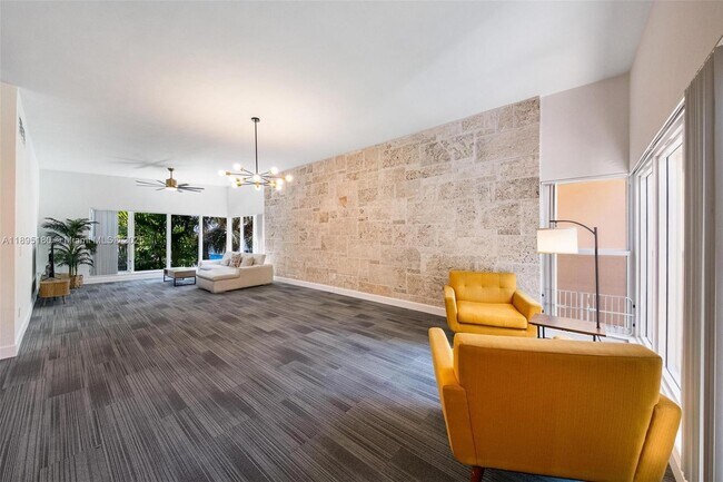 Foto del edificio - 9400 E Bay Harbor Dr