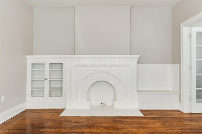 Building Photo - 2609 N Shartel Ave