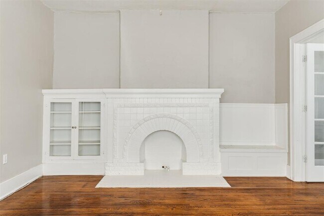 Foto del edificio - 2609 N Shartel Ave