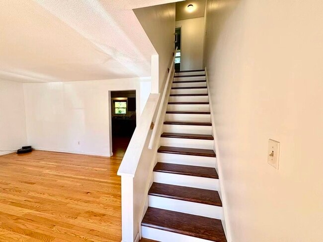 Building Photo - 42 Yorktown Ct
