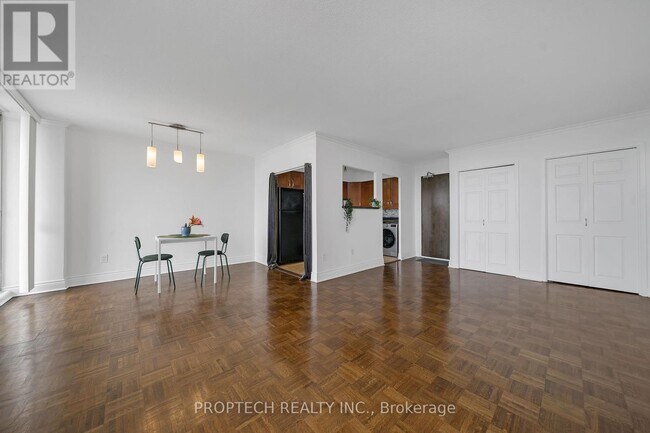 Photo du bâtiment - 5949-5949 Yonge St