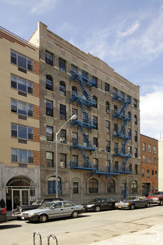 Building Photo - 334 E Eighth St