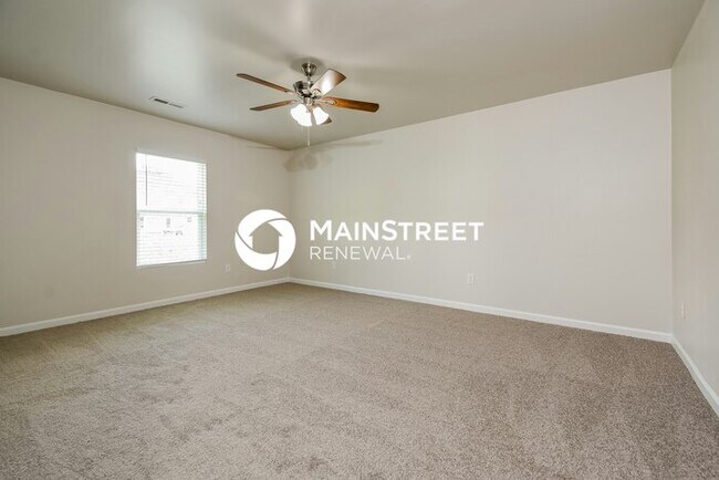 Foto del edificio - 4 Bedroom Pet-Friendly Home in Greensboro, NC with Main Street Renewal