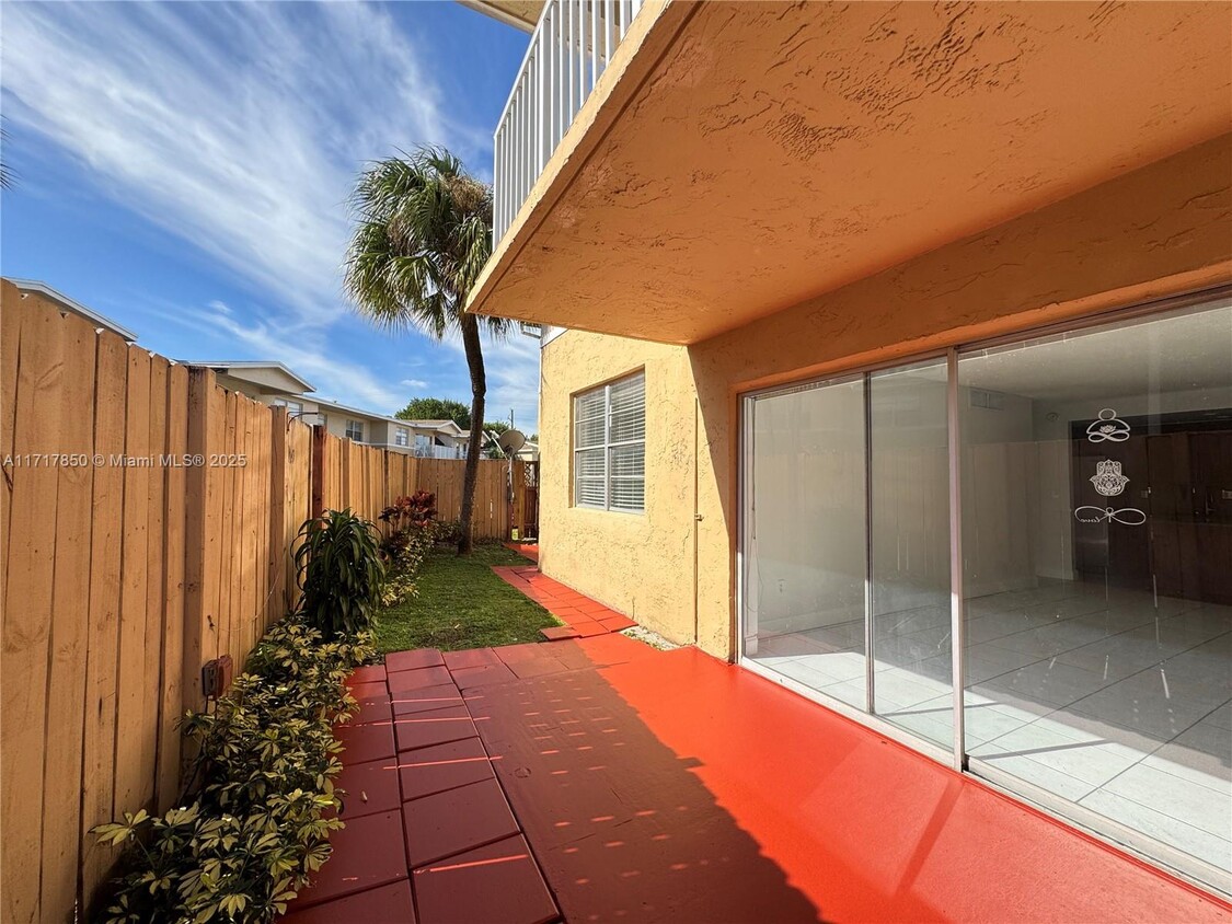 Foto principal - 4150 NW 79th Ave