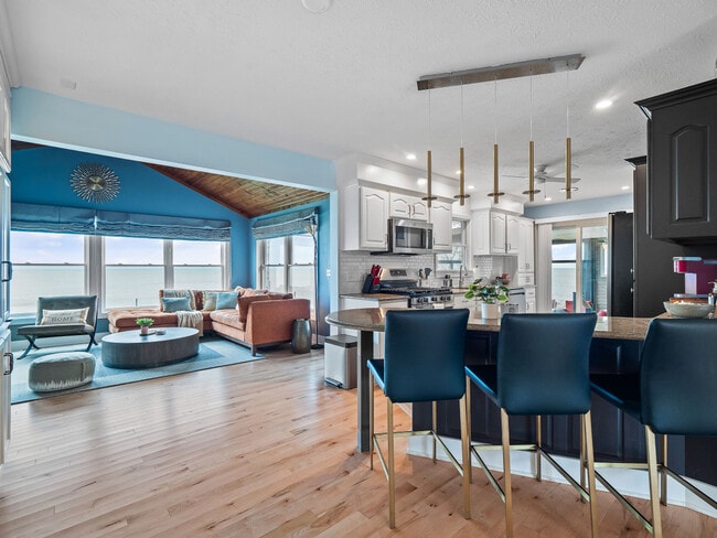 Foto del edificio - 32414 Lake Rd