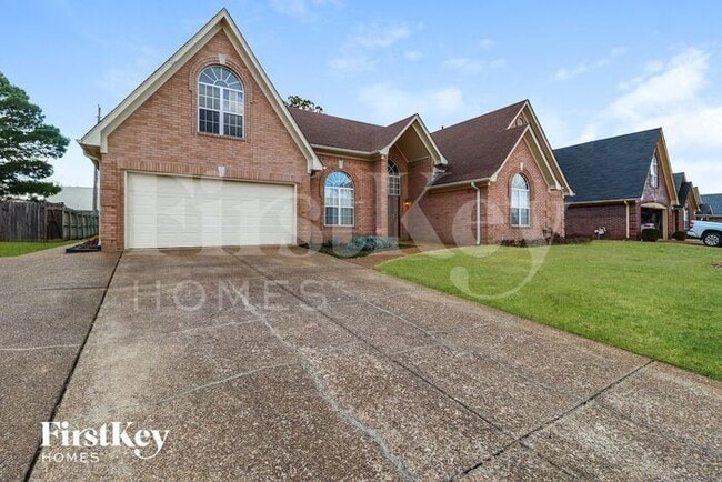 Building Photo - 4639 Meadow Cliff Dr