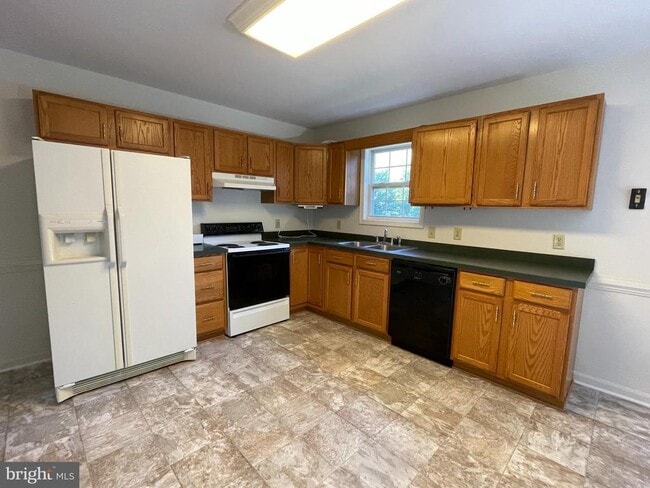 Building Photo - 10197 Madison Dr