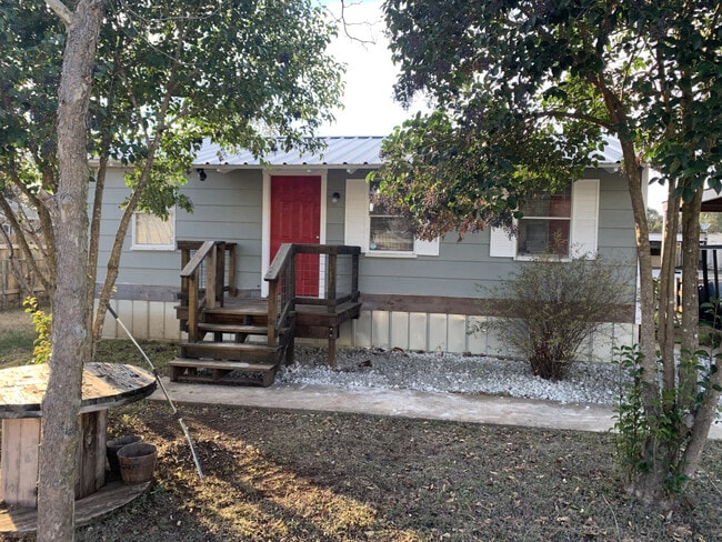 Building Photo - 909 Hackberry
