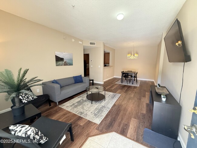 Foto del edificio - 2200 Marsh Hawk Ln