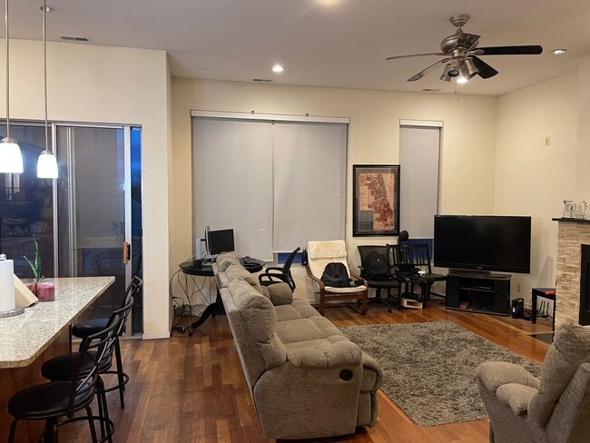 Building Photo - 1719 N Western Ave