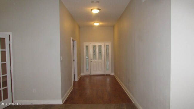 Building Photo - 14597 Bruce Cove S