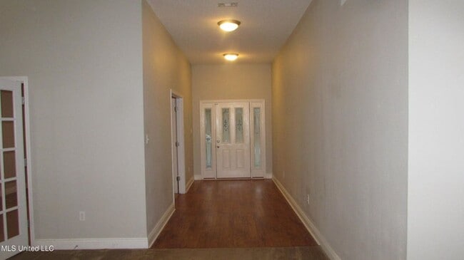 Foto del edificio - 14597 Bruce Cove S