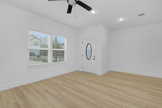 Building Photo - 8410 Sunnyhill St