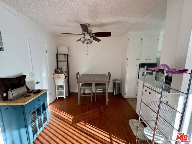 Foto del edificio - 11815 Mayfield Ave