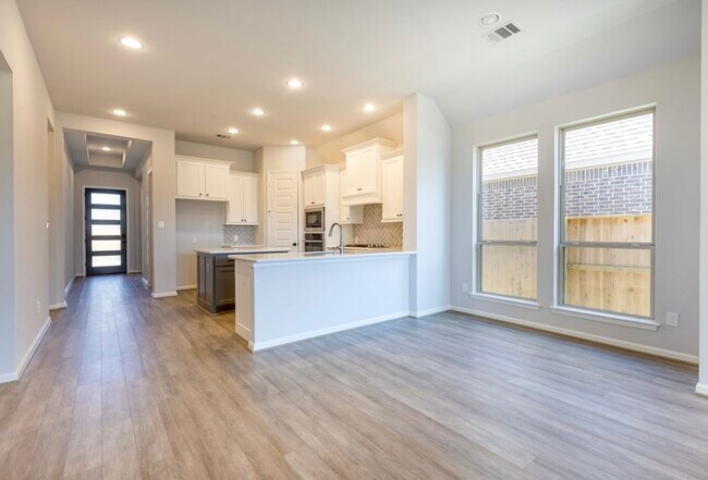 Building Photo - 5034 Morrison Dr