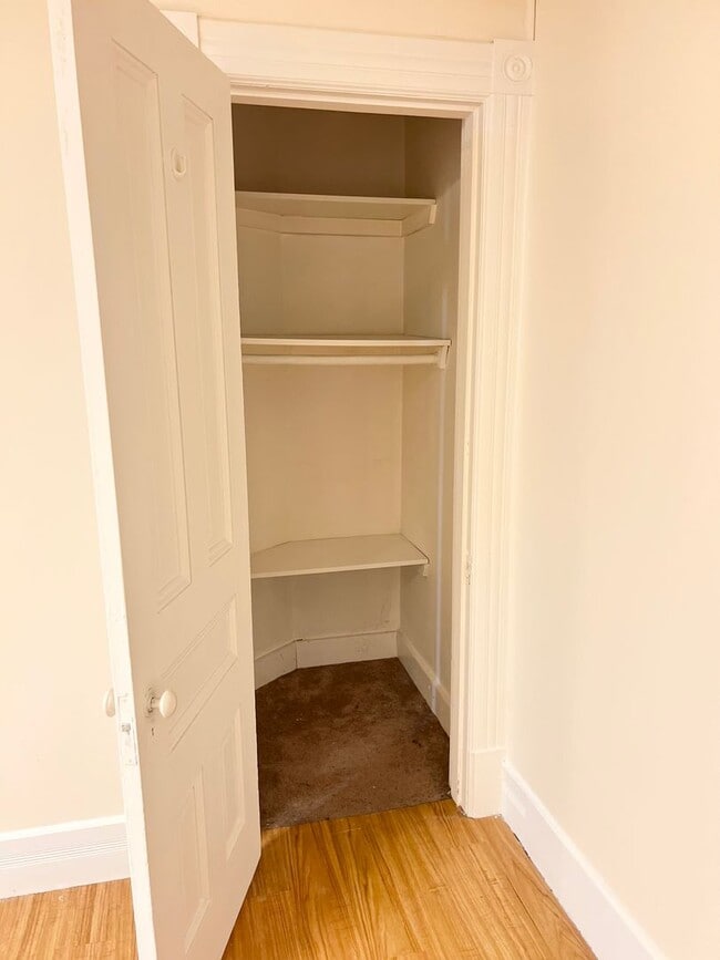 Building Photo - 698 Main St