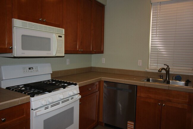 Foto del edificio - 3 Bedroom Townhome for Rent