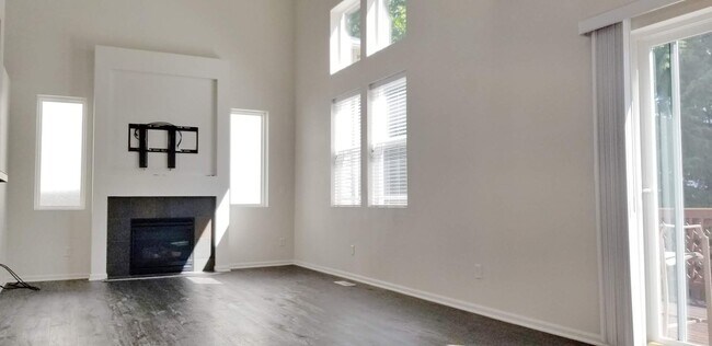 Foto del edificio - Move in Ready! - Tumwater Hill home with 3...