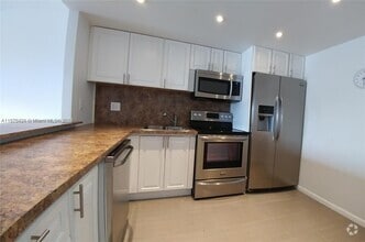 Building Photo - 2200 E Hallandale Beach Blvd