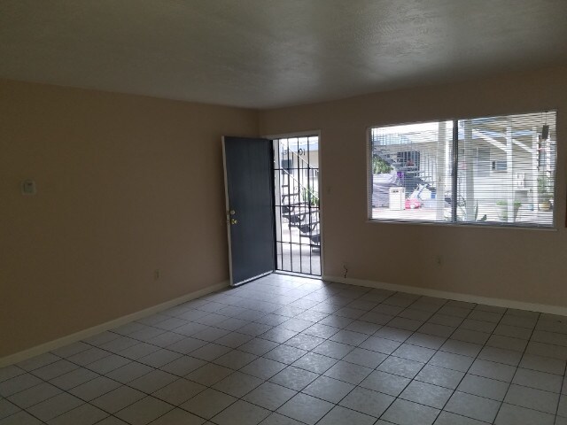 Building Photo - 225 W Eaton Ave