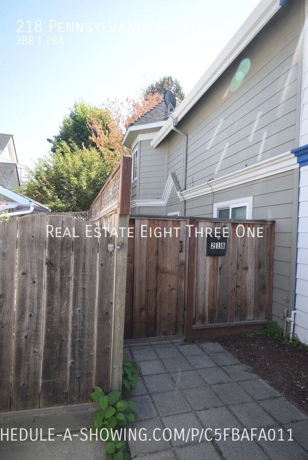 Cute Seabright 3 bedroom / 1.5 bath Attac... Townhome Rentals in