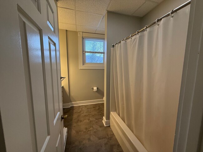 Bañera/ducha - 112 W Main St