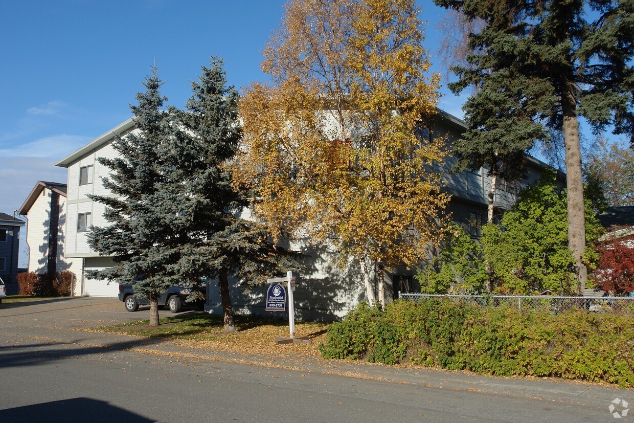 Building Photo - 329 E 14th Ave