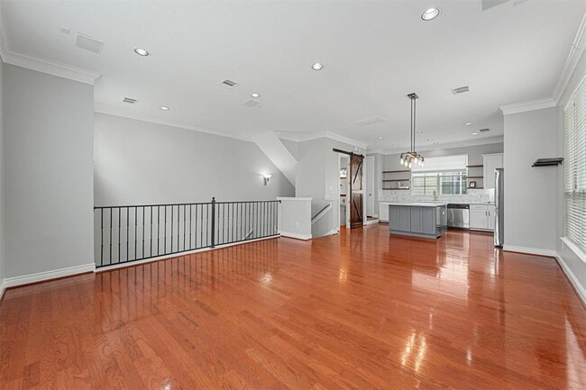 Building Photo - 1646 W 13th St