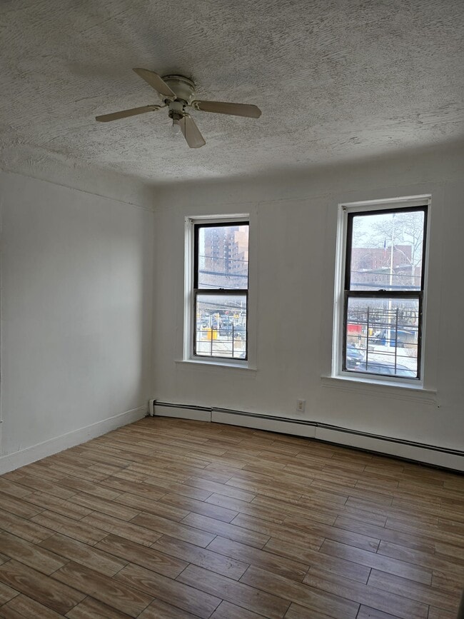 Building Photo - 1875 Carter Ave