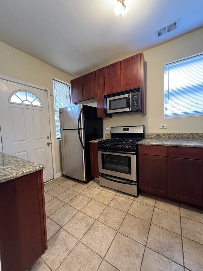 Foto del edificio - 7036 S Merrill Ave