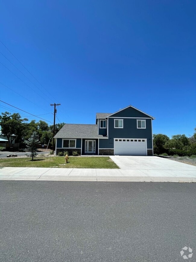 Building Photo - 7809 Markgraf Ln