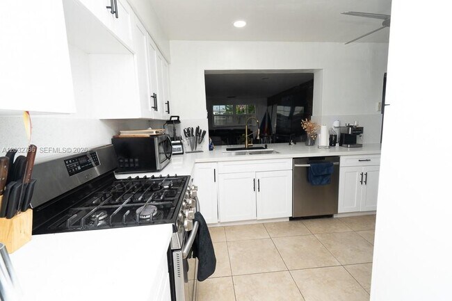 Foto del edificio - 5941 NW 14th Ct