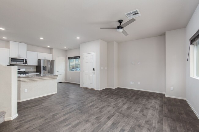 Building Photo - Newer three bedroom unit in gated communit...